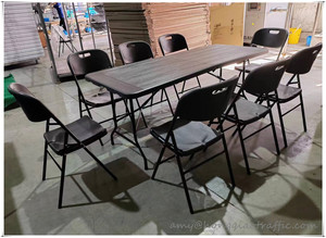 6FT 180CM mobili da esterno grano di legno <span class=keywords><strong>plastica</strong></span> pieghevole a metà <span class=keywords><strong>tavolo</strong></span> <span class=keywords><strong>grigio</strong></span> scuro Catering campeggio Picnic <span class=keywords><strong>tavolo</strong></span> pieghevole - Product Image 5