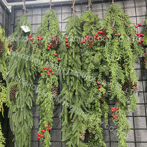 Baies Rouges De Noël <span class=keywords><strong>Plante</strong></span> Artificielle Escaliers Décorations 71 Pouces PE Teardrop Pommes De Pin Verdure <span class=keywords><strong>Porte</strong></span> En Plastique pour La Fête - Product Image 5