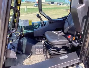 รถตักล้อยาง JCB 300T ปี 2022 มือสอง ใช้งานน้อย 74 แรงม้า ยกแนวตั้ง สายพานยาง สำหรับงานหนัก พร้อมใช้งาน - Product Image 5