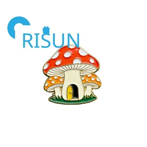 Al por mayor, personalizado, bonito diseño de dibujos animados, broche de esmalte blando y duro con forma de hongo ostra, hongo de la muerte y hongos venenosos, insignia de solapa - Product Image 2