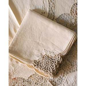 Mantel de Lino Color Marfil para Bodas, Diseño Rectangular con Encaje Burano Renacentista a Rayas, para Comedores de Hoteles, Uso Profesional, Marca Pietrochianese - Product Image 3