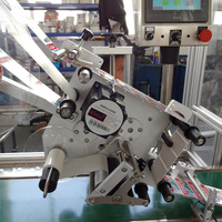 YIMU YM210 Machine d'étiquetage de carton auto-adhésif rigide à surface plane entièrement automatique pour coller les coins des boîtes Fabricant