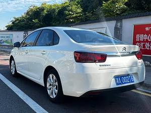 Citroën <span class=keywords><strong>C4</strong></span> d'occasion <span class=keywords><strong>2018</strong></span> 1.6L Automatique Confort Plateforme PSA Famille Voyage Entretenue entreaxe 2610mm Écran tactile 7 pouces <span class=keywords><strong>Prix</strong></span> abordable - Product Image 3