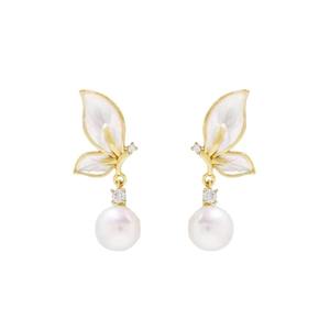 Nouvelles boucles d'oreilles en <span class=keywords><strong>perles</strong></span> d'eau douce avec aiguille en argent S925 pour femmes avec pendentif en zircon en forme de papillon en laiton pour les fêtes - Product Image 1