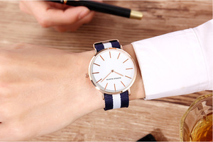 Orologi di moda all'ingrosso e orologi sportivi di lusso in acciaio inox orologi di moda da uomo al quarzo