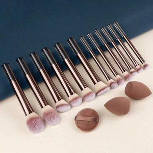 Ensemble <span class=keywords><strong>de</strong></span> pinceaux <span class=keywords><strong>de</strong></span> maquillage <span class=keywords><strong>de</strong></span> luxe pour les yeux et le visage, personnalisable, professionnel, en gros, pour une utilisation sur le visage, ensemble <span class=keywords><strong>de</strong></span> 13 pinceaux <span class=keywords><strong>de</strong></span> maquillage - Product Image 3