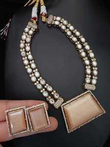 Ensemble AD Polki avec combinaison de pierres Monalisa, couleur assortie, collier et boucles d'oreilles pour mariage. - Product Image 5