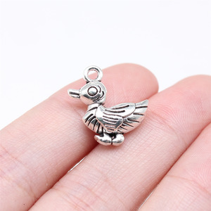 Colgante 3D de <span class=keywords><strong>Patito</strong></span> Caminante de 17x17x8mm en Aleación de Zinc Bronce Antiguo para Etiquetas de Recuerdo de Baby Shower - Product Image 4