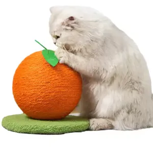2024 yeni tasarım Pet ürünleri kedi Scractcher ağacı tırmanma kediler tırmalamak için ilginç Sisal oyuncak topu