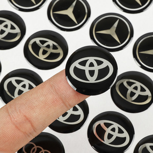 Autocollants de voiture Honor en PVC noir et blanc, 1.5x1.5x0.15mm, autocollants de logo en époxy cristal pour la décoration des véhicules - Product Image 1
