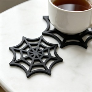 Sottobicchiere a forma di ragnatela in stile dark, design cavo, isolante termico e antiscottatura, tappetino antiscivolo per tazze da caffè e bicchieri d'acqua - Product Image 5