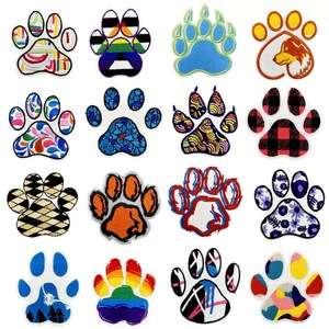 Toppa Personalizzata a Forma <span class=keywords><strong>di</strong></span> Zampa Animale, Distintivo Ricamato a Fiori a Quadri Arcobaleno, Applicazione Termoadesiva con Impronta <span class=keywords><strong>di</strong></span> Cane o Gatto per <span class=keywords><strong>Abbigliamento</strong></span>, Borse e Fai da Te per Amanti degli Animali - Product Image 1