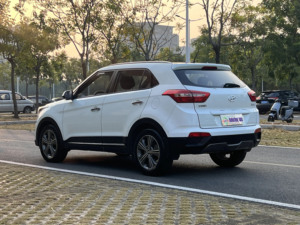 <span class=keywords><strong>Hyundai</strong></span> ix25 1.6 GLS 2015 d'occasion, transmission automatique, sièges en cuir, conduite à gauche, pneus R17, traction avant, galerie de toit en alliage d'aluminium - Product Image 4