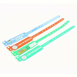 Pulsera de Vinilo PVC Personalizada con Logotipo para Festivales de Natación - Product Image 3