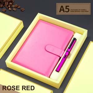 A6 A7โลโก้ที่กำหนดเองสมุดโน้ตแบบระเหิดแนววินเทจขนาดเล็กสีดำสีชมพูสีน้ำเงินพร้อมปากกา - Product Image 3