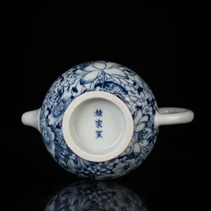 Productos para beber porcelana azul y blanca de uso diario para el hogar Tetera de té de diseño pintado a mano de estilo étnico de China al por mayor