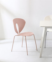 Chaise de salle à manger nordique moderne et empilable en métal de Restaurant de conception simple de maison créative de prix usine