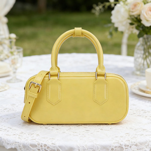 Sac à main <span class=keywords><strong>Boston</strong></span> en PVC pour femme, mini sac à bandoulière imperméable avec chaîne détachable, option multicolore pour la <span class=keywords><strong>plage</strong></span> et l'usage quotidien - Product Image 3