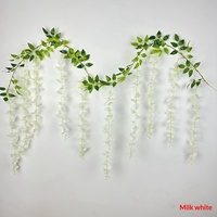 Bunga Wisteria Sutra Gantung OEM, Rangkaian Bunga Artificial Realistis dan Lembut untuk Dekorasi Dinding Rumah dan Pernikahan