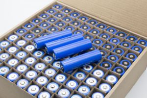 2026 mới nóng bán 3.7V 18650 LiFePO4 pin 2600mAh 2200mAh 2000mAh 1800mAh Li <span class=keywords><strong>ion</strong></span> có thể sạc lại pin <span class=keywords><strong>Lithium</strong></span> <span class=keywords><strong>Ion</strong></span> pin - Product Image 4