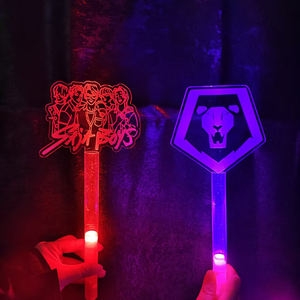 Kpop <span class=keywords><strong>Demon</strong></span> Hunters NUOVI ARRIVI Bastoncini LED Luminosi Huntrix in Acrilico, Accessori per Feste di Halloween, Consegna Rapida, Saja Boys Fan Made Personalizzati - Product Image 4