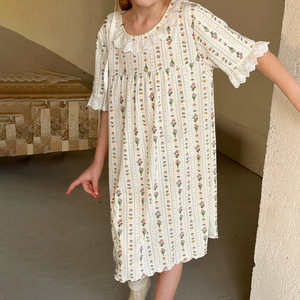 Pigiama Estivo <span class=keywords><strong>da</strong></span> Ragazza con Stampa Cartoon, 100% <span class=keywords><strong>Cotone</strong></span> Satinato, Pantaloncini Casual, Logo Frontale in Pizzo, Vita Elastica - Product Image 4