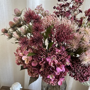 Ramo Floral Artificial con Hortensias en Tonos Magenta Vintage, Rosa Empolvado y Rosa Púrpura, Flores de <span class=keywords><strong>Eryngium</strong></span> y Pincushion - Product Image 1