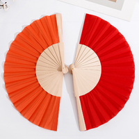 Éventail pliant en bois de 23 cm, surface en tissu, design uni, axe métallique, éventail portable pour la décoration de mariage et de fête