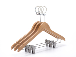 Cintres d'hôtel en bois naturel <span class=keywords><strong>antivol</strong></span> de sécurité de haute qualité de prix usine avec des clips en métal - Product Image 4