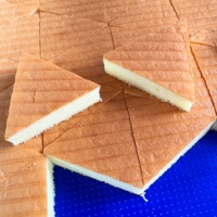 Máquina Cortadora de Pasteles Ultrasónica Automática que Corta con Precisión Triángulos Isósceles, Rombos, Círculos y Cuadrados