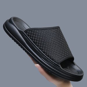 Sandalias de verano para hombre de alta calidad, con suela gruesa, antideslizantes y resistentes al olor, chanclas modernas de alta gama para hombre. - Product Image 3