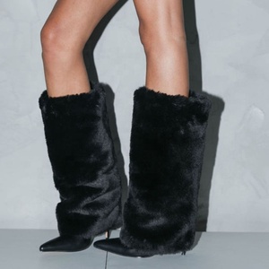 Bottes d'hiver chaudes en fourrure pour femmes, bottes de neige courtes, noires et blanches, à talons aiguilles, grande taille 43, 2022 - Product Image 3