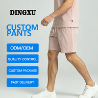 Shorts en tissu rose poudré pour homme, taille élastique avec cordon de serrage, coutures plissées, poches latérales, coupe droite, longueur mi-cuisse, pour les vacances