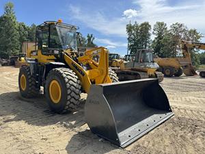 Cargador hidráulico de ruedas Komatsu usado, con bajas horas de trabajo, para movimiento de tierra, motor pesado de carretera - Product Image 4