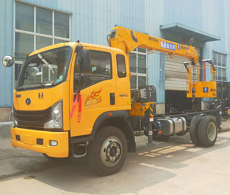 Mini grue à flèche télescopique de 5 tonnes montée sur un camion de marque célèbre dongfeng au meilleur prix