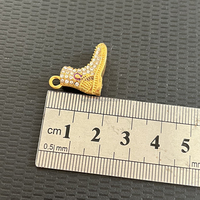 Nouveau Style Vintage Université Alphabet Grec Fraternité Chaussure Forme Pendentif Charme pour Enfants Bracelet Collier