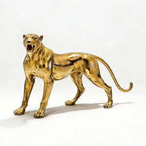 Statue de léopard doré géante en fibre de verre de 7 pieds, sculpture au sol pour une décoration moderne et maximaliste - Product Image 1