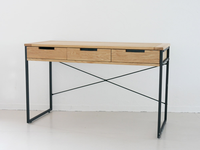 Bureau d'ordinateur moderne, mobilier de bureau, pour la maison