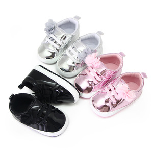 Chaussures pour bébés de 0 à 1 an en gros, chaussures décontractées pour bébés à semelle souple avec motif floral mignon - Product Image 1