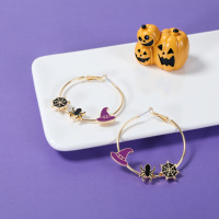 Boucles d'oreilles créoles triple breloque Halloween en gros pour femmes, boucles d'oreilles cercle dorées avec breloques effrayantes assorties