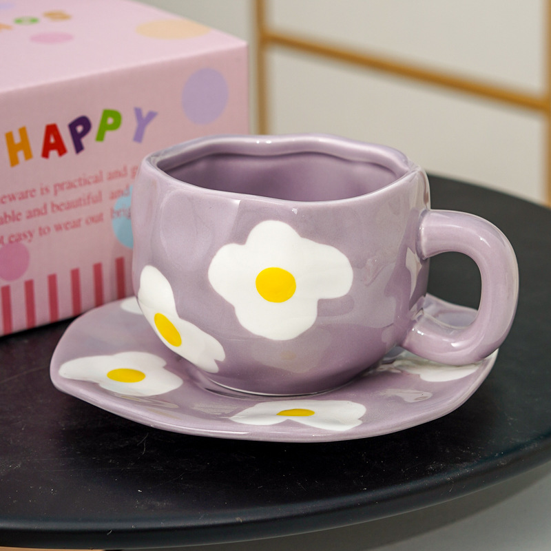 fiori bianchi con sfondo viola