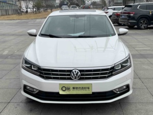 Volkswagen <span class=keywords><strong>Passat</strong></span> <span class=keywords><strong>2017</strong></span> 280TSI DSG Premium Edition Usata Economica - Sedan da Concessionaria per Esportazione - Auto Usate di Seconda Mano - Product Image 2