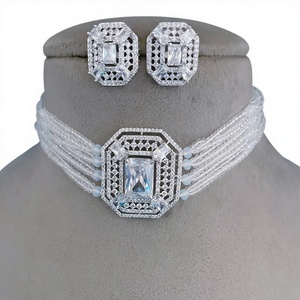 Conjunto de Collar y Aretes con Perlas de Imitación y Baño de Plata sobre Latón, Acabado Elegante y de Primera Calidad, Colección para Bodas y Fiestas para Mujer - Product Image 2