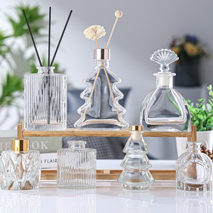 Bouteille en verre d'aromathérapie sans flamme en forme de sapin de Noël, diffuseur à bâtonnets en verre, bouteille de parfum pour voiture, vente en gros - Product Image 1