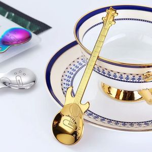 Cuillère à café créative en forme de guitare avec petit miroir en acier inoxydable 304 pour fête, café, gâteau, dessert, barres musicales - Product Image 3
