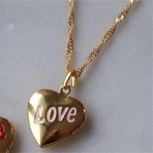 Collar de Moda con Colgante de Corazón y Foto, en Acero Inoxidable, Color Rosa - Product Image 5