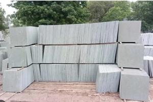 Dalles de pierre de grès noire indienne Chittor de qualité supérieure, surface brossée, design moderne, garantie 5 ans et plus, usage commercial, extérieur - Product Image 4