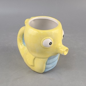 Tasse à café animale de dessin animé peinte à la main avec un design tridimensionnel, motifs de baleines et de poissons respectueux de l'environnement - Product Image 3