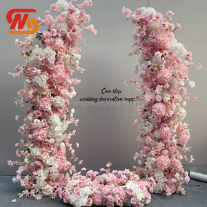 Arche florale de mariage artisanale lisse en fleurs de soie de roses rouges artificielles pour fêtes - Product Image 5