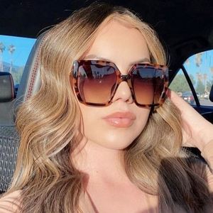 Vente en gros de lunettes de soleil surdimensionnées de luxe personnalisées avec logo, lunettes de soleil carrées de grande taille pour femmes - Product Image 1